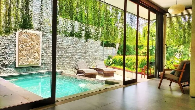 Luxury Oda