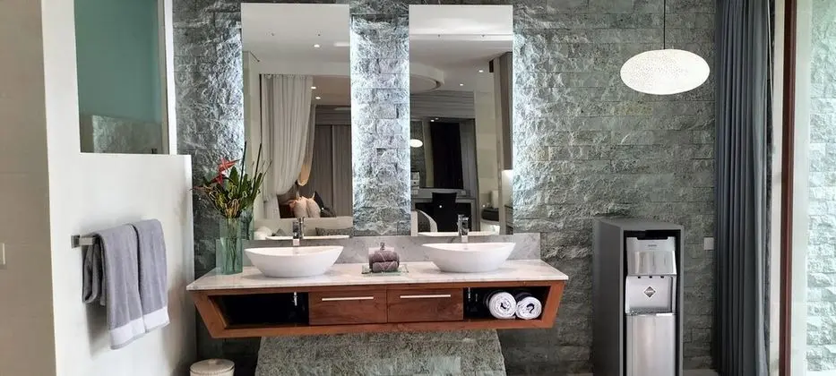 Luxury Oda