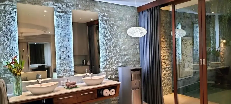 Luxury Oda