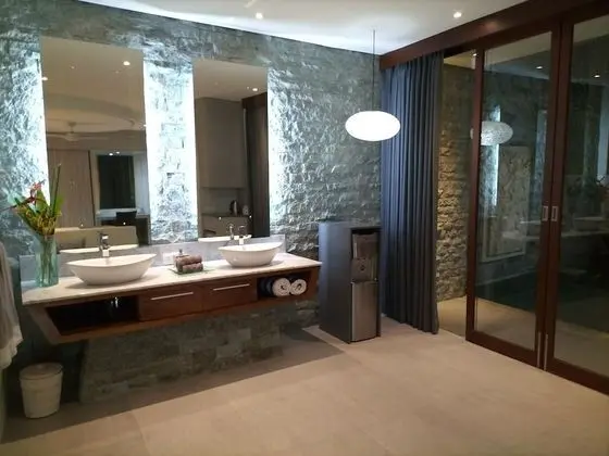 Luxury Oda