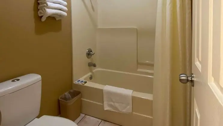 Comfort Oda, 2 Çift Kişilik Yatak, Sigara İçilmez, Buzdolabı ve Mikrodalga