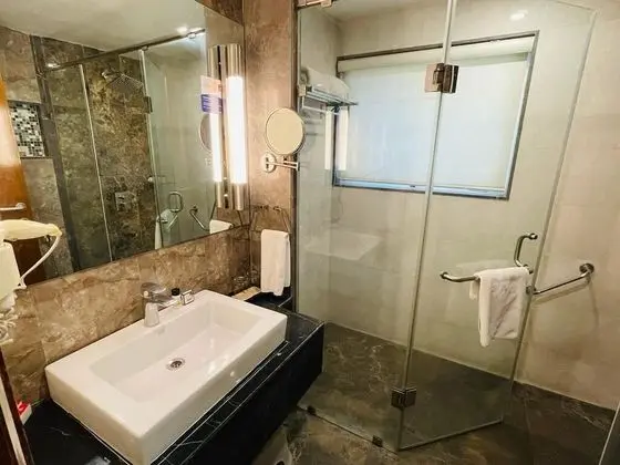 Oda, 1 Çift Kişilik Yatak, Sigara İçilebilir