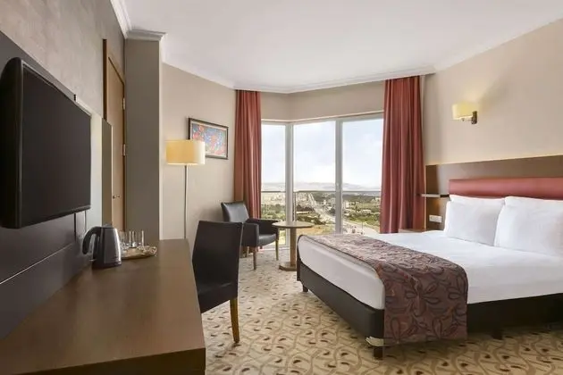 Deluxe Oda, 1 En Büyük (King) Boy Yatak, Engellilere Uygun, Sigara İçilmez (Sea and City View)
