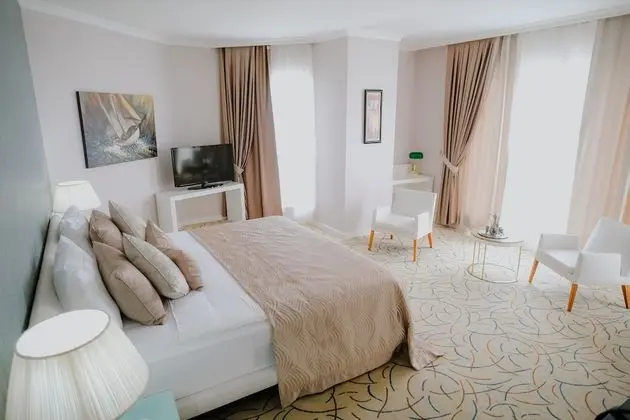 Deluxe Süit, Şehir Manzaralı (Sea and City View)