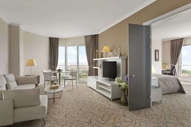 Deluxe Süit, Şehir Manzaralı (Sea and City View)