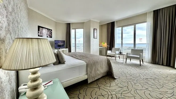 Deluxe Süit, Şehir Manzaralı (Sea and City View)