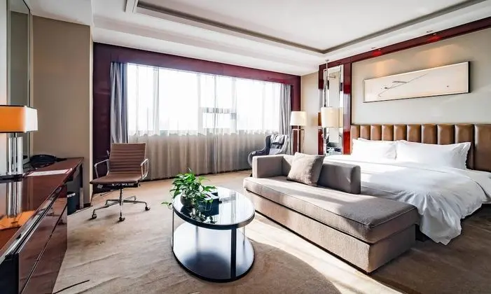 Oda, 1 En Büyük (King) Boy Yatak, Sigara İçilebilir, Şehir Manzaralı