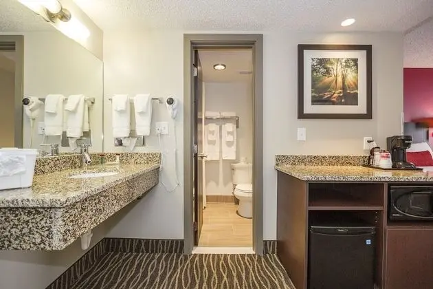 Room, 2 Queen Beds, Courtyard View
