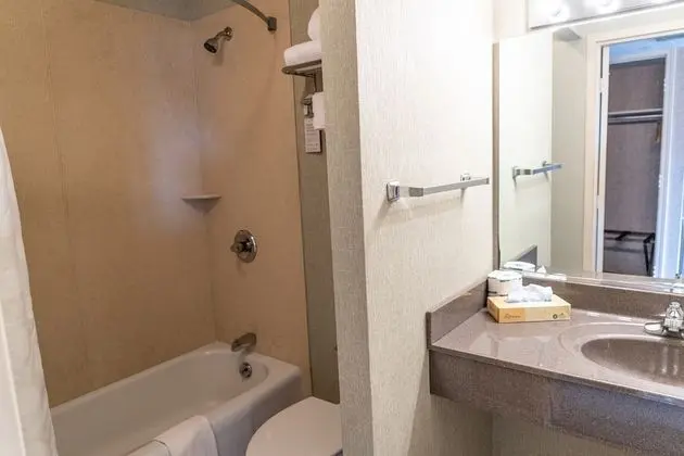 Oda, 2 Büyük (Queen) Boy Yatak, Sigara İçilmez, Buzdolabı ve Mikrodalga