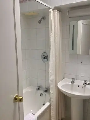 Oda, 2 Tek Kişilik Yatak, Sigara İçilmez