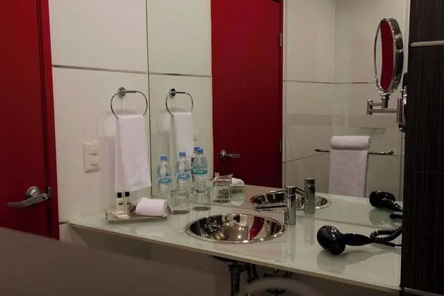 Tek Büyük Yataklı Oda, 2 Çift Kişilik Yatak