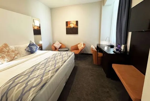Deluxe Room Queen