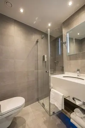 Oda, 1 En Büyük (King) Boy Yatak (Shower)