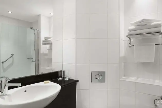 Oda, 1 Çift Kişilik Yatak, Sigara İçilmez