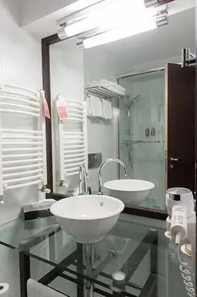 Oda, 1 Çift Kişilik Yatak, Sigara İçilmez