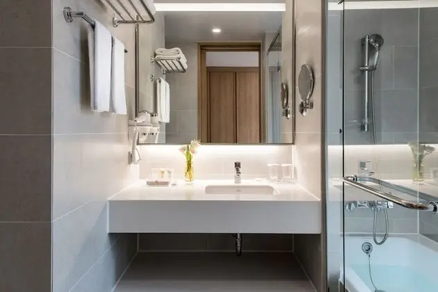Corner Suite
