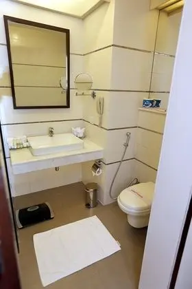 Oda, 1 Büyük (Queen) Boy Yatak, Sigara İçilmez, Havuz Manzaralı