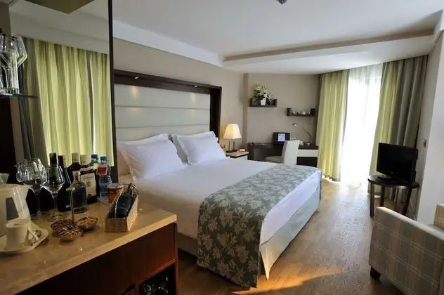 Deluxe Side Sea View