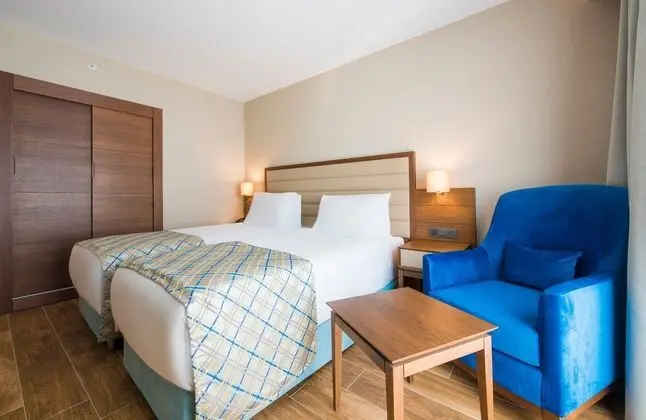 https://imagessl.etstur.com/files/images/hotelImages/TR/50215/l/Ramada-Plaza-Antalya-Oda-256399.jpg