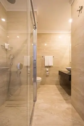 https://imagessl.etstur.com/files/images/hotelImages/TR/50215/l/Ramada-Plaza-Antalya-Oda-256400.jpg