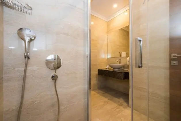 https://imagessl.etstur.com/files/images/hotelImages/TR/50215/l/Ramada-Plaza-Antalya-Oda-256401.jpg