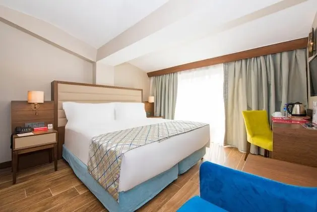 https://imagessl.etstur.com/files/images/hotelImages/TR/50215/l/Ramada-Plaza-Antalya-Oda-256402.jpg