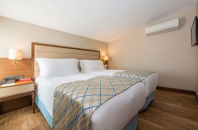 https://imagessl.etstur.com/files/images/hotelImages/TR/50215/l/Ramada-Plaza-Antalya-Oda-256404.jpg
