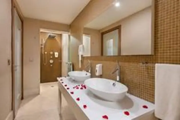 Jakuzili Suit Banyo