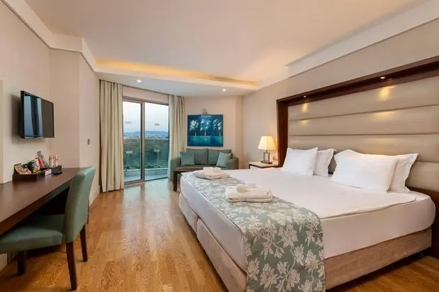 Kısmi Deniz Manzaralı Deluxe Oda
