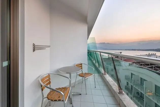 Kısmi Deniz Manzaralı Deluxe Oda