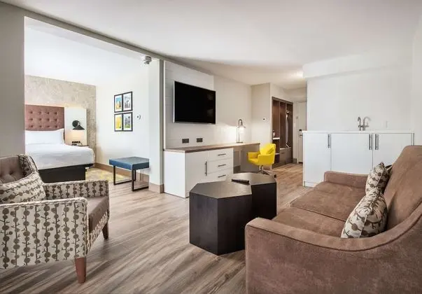 Junior Süit, 1 Büyük (Queen) Boy Yatak