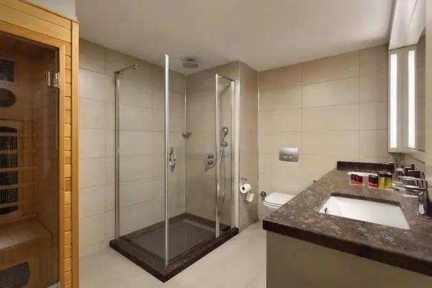 Executive Suite Oda