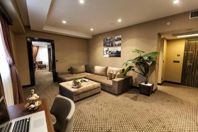 Aile Suite Custom Oda