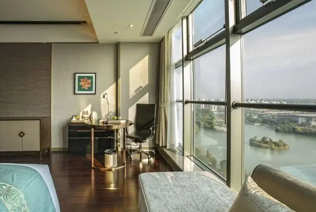 Deluxe Oda, 1 En Büyük (King) Boy Yatak, Sigara İçilebilir, Göl Manzaralı