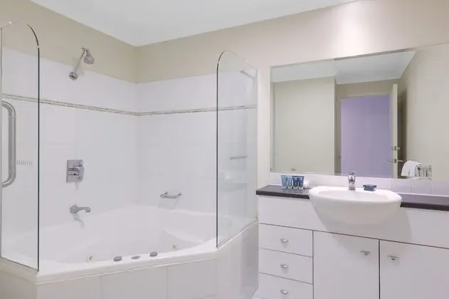 2 Bedroom Deluxe Spa Beachfront
