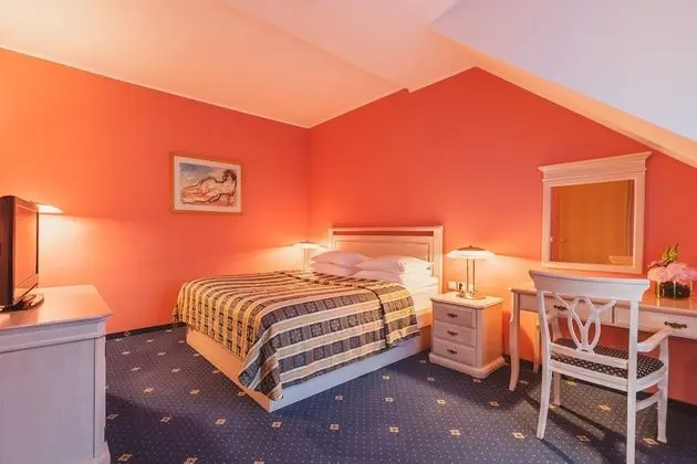 Süit, 1 En Büyük (King) Boy Yatak, Sigara İçilmez