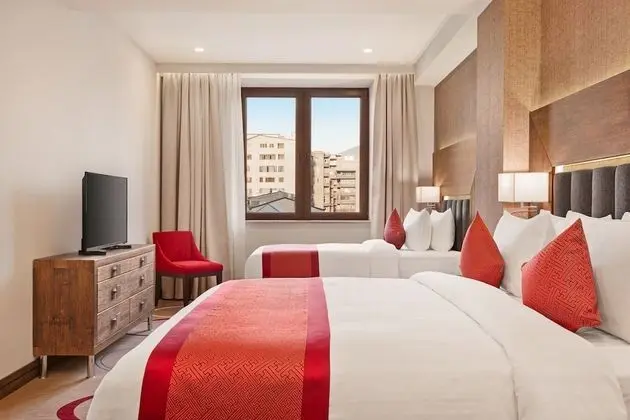 Family Süit (1 King Bed, 1 Single Bed)