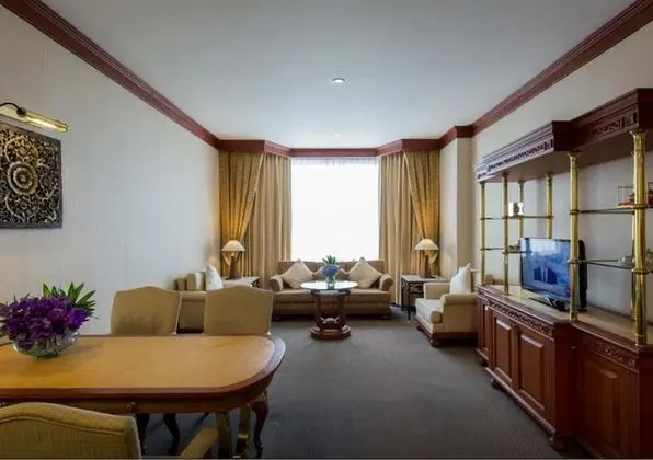 999 Chaophya Suite