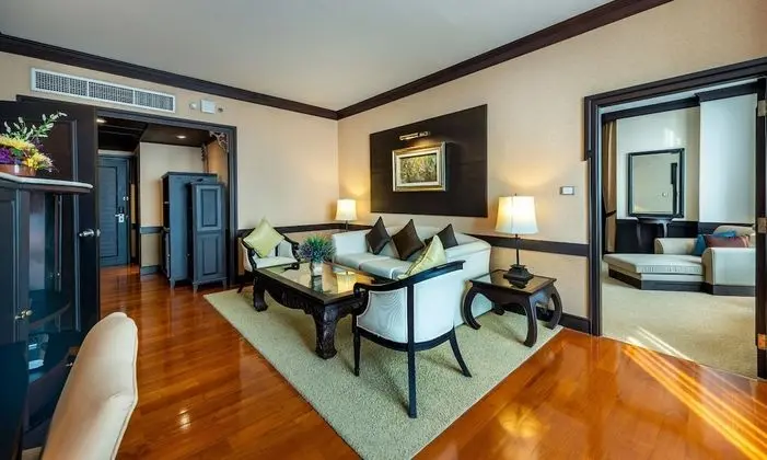 999 Chaophya Suite