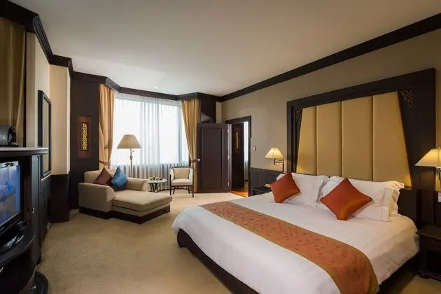 999 Chaophya Suite