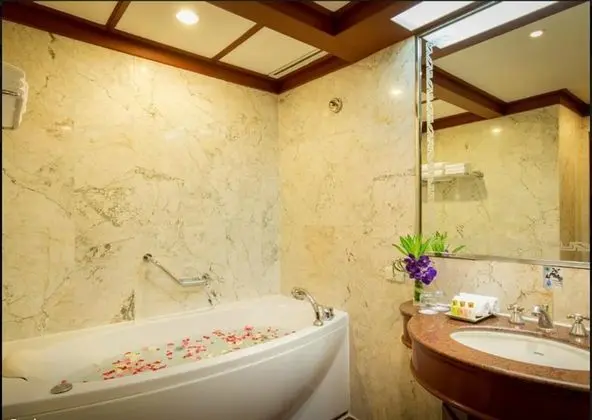 999 Chaophya Suite