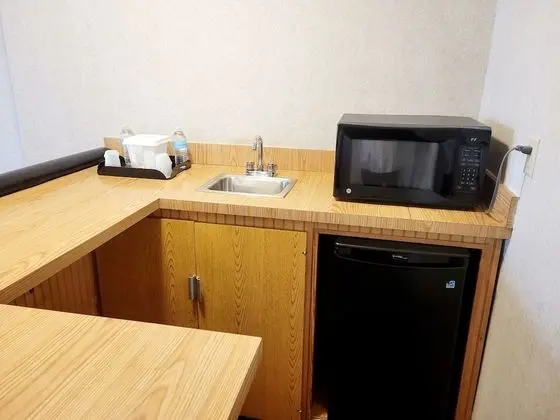 2 Room King Suite Non-Smoking, No Pets