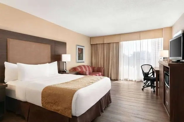 Room, 1 Queen Bed, Non Smoking (Mobility, City View)