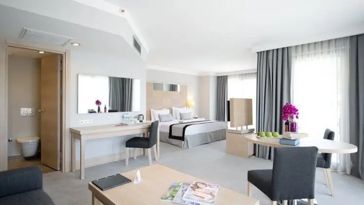 Junior SuitaJunior Suite Room Garden View