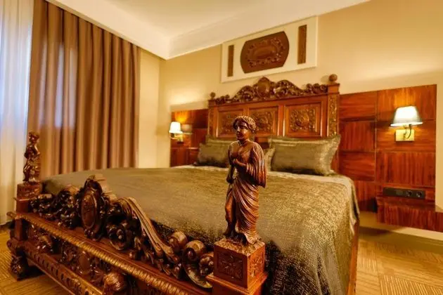 Hisar King Suit,    , Jakuzili