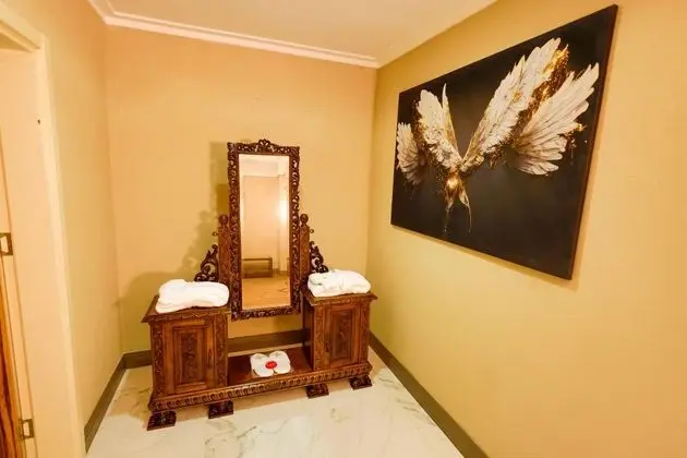 Hisar King Suit,    , Jakuzili