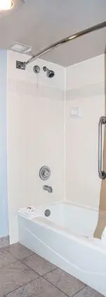 Oda, 1 En Büyük (King) Boy Yatak, Engellilere Uygun, Sigara İçilmez