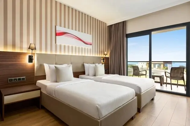 Standart Bahçe Ve Deniz Manzaralı Odası