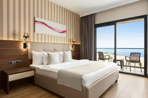Standart Bahçe Ve Deniz Manzaralı Odası