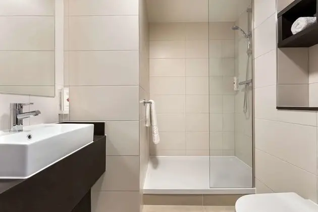 Oda, 1 Çift Kişilik Yatak, Sigara İçilmez